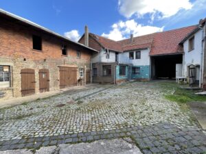 Hof mit Ansicht Wohngebäude