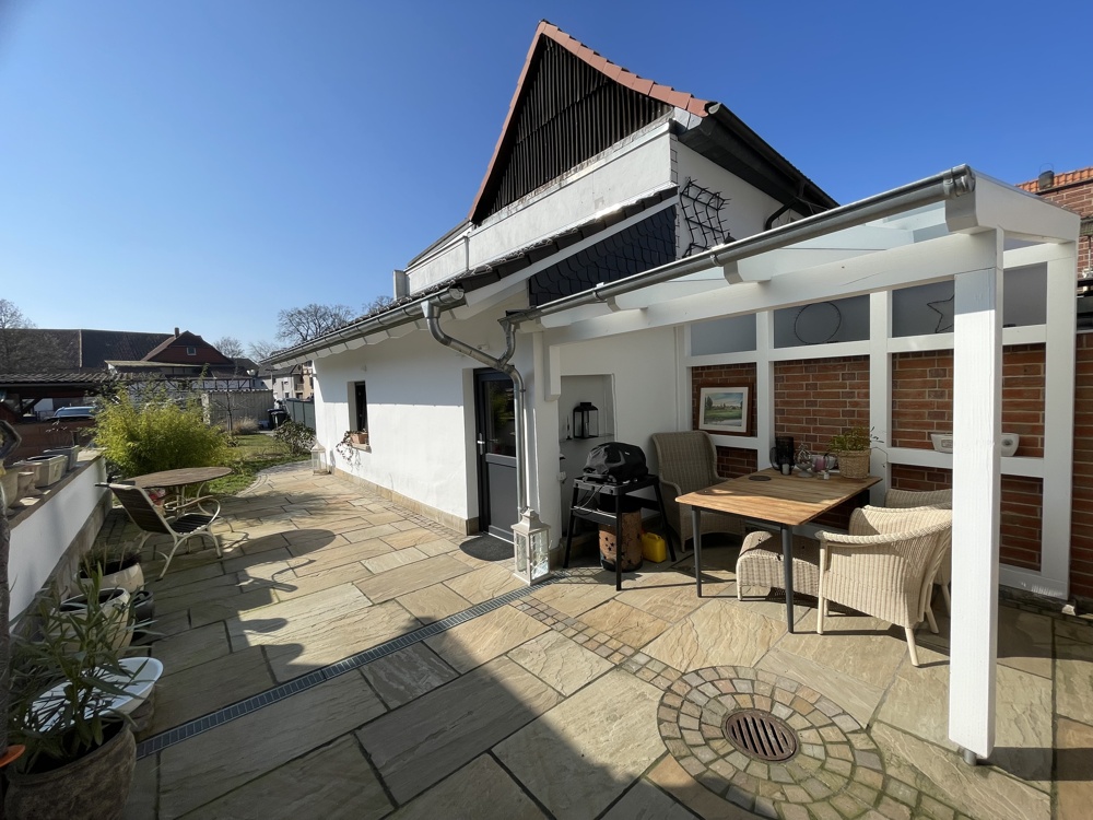 Hof mit Nebengebäude