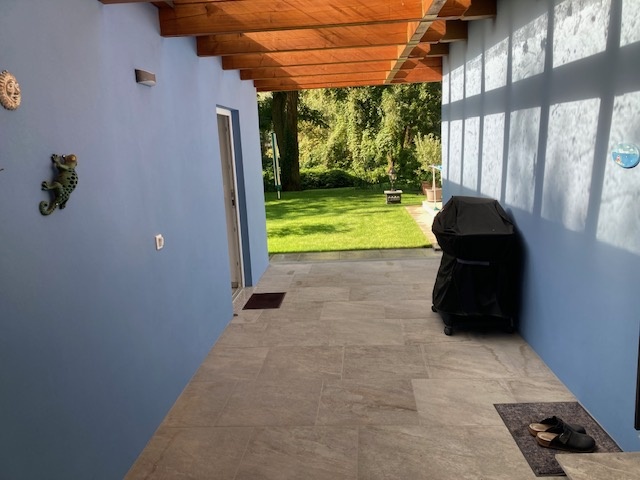 Blick vom Eingang in den Garten