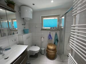 Bad/ WC mit Regendusche