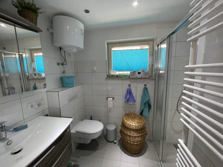 Bad/ WC mit Regendusche