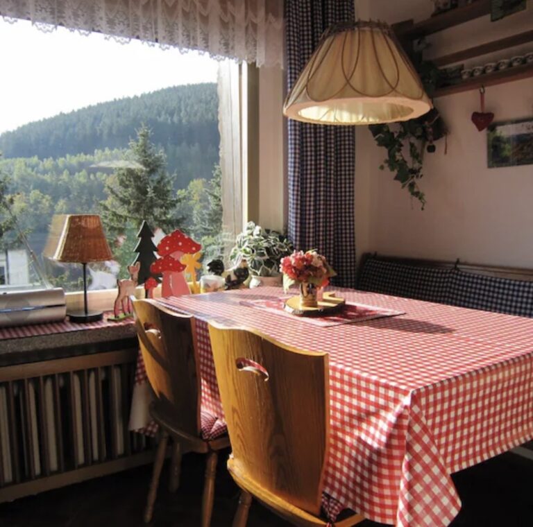 Essbereich Küche mit Panorama-Ausblick