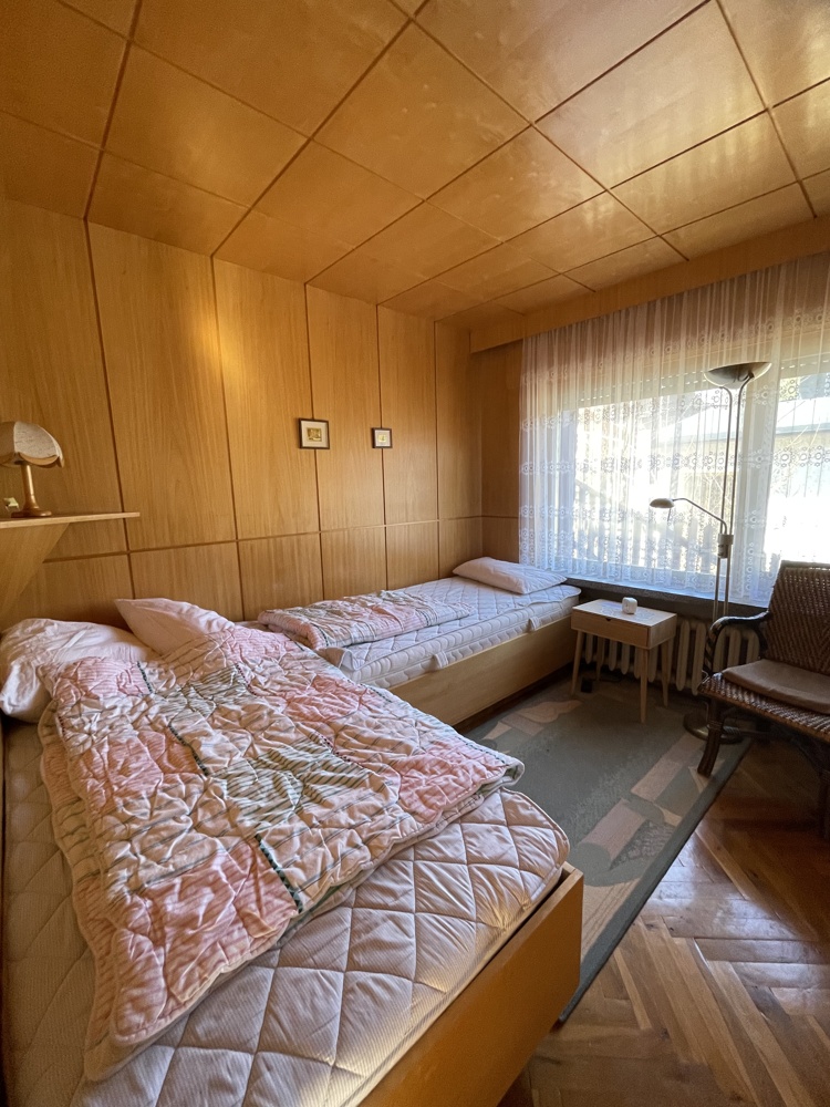 Schlafzimmer 1