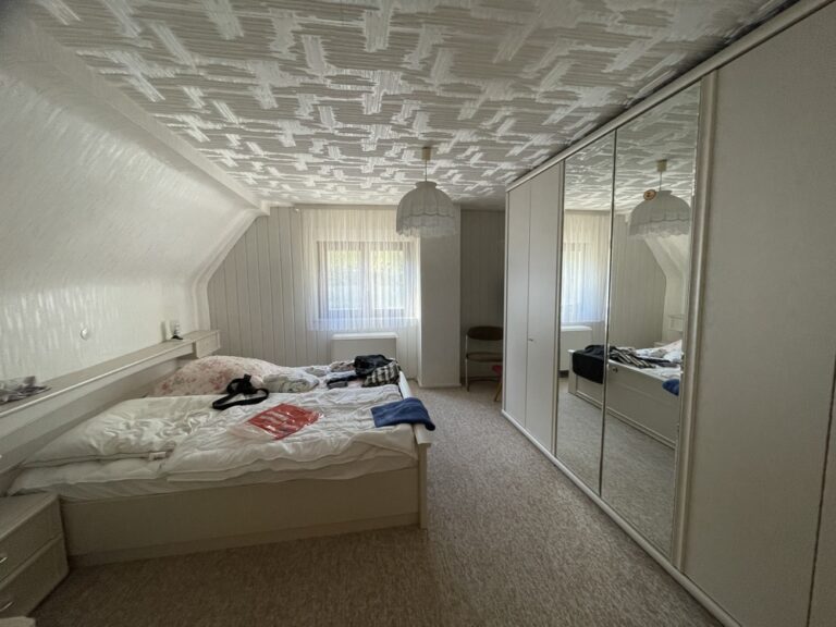 Schlafzimmer 2 OG