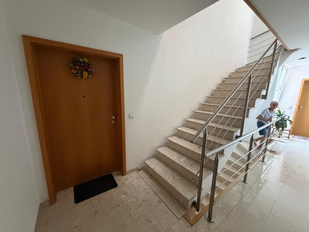 Flur/ Treppenhaus 2. OG