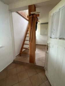 Treppe zum Dachgeschoss